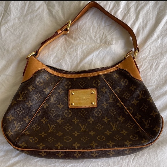 💎AUTHENTIC 👸🏼 LOUIS VUITTON 💎 Monogram Canvas Thames GM, timeless 